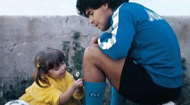 Futbol əfsanəsinin qızı atası ilə o biri dünyadan əlaqə saxlayır