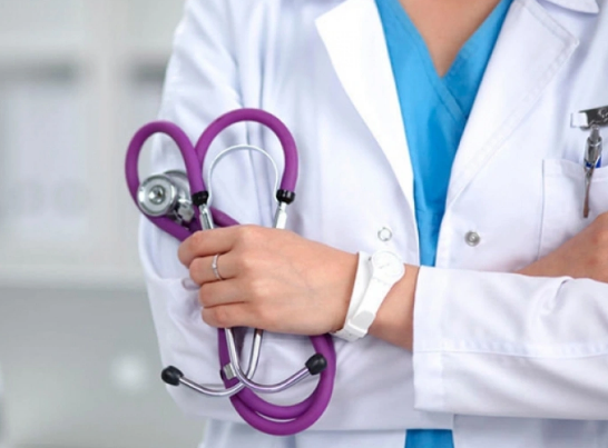 Azərbaycanda xəstənin ölümünə görə həkimə həbs cəzası verildi