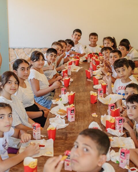 "McDonald's Azərbaycan" 44 günlük Vətən müharibəsi qazilərinin övladları üçün yay düşərgəsində istirahət təşkil edib - FOTO