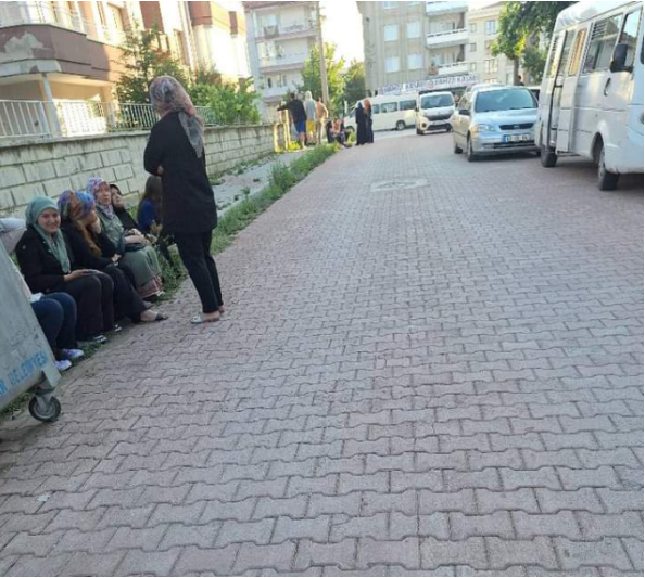 Türkiyədə zəlzələ oldu - İnsanlar küçəyə axın etdi - FOTO/VİDEO