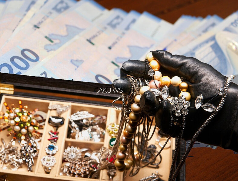 Bakıda dəyəri 10 min manatdan çox olan qızıl-zinət əşyaları oğurlanıb