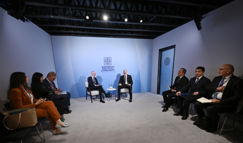 İlham Əliyev Oksfordda Lüksemburqun baş naziri ilə görüşüb