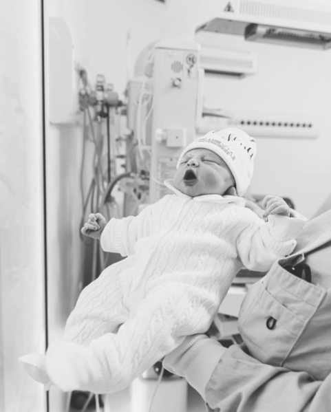 Neymar üçüncü övladının fotolarını paylaşdı