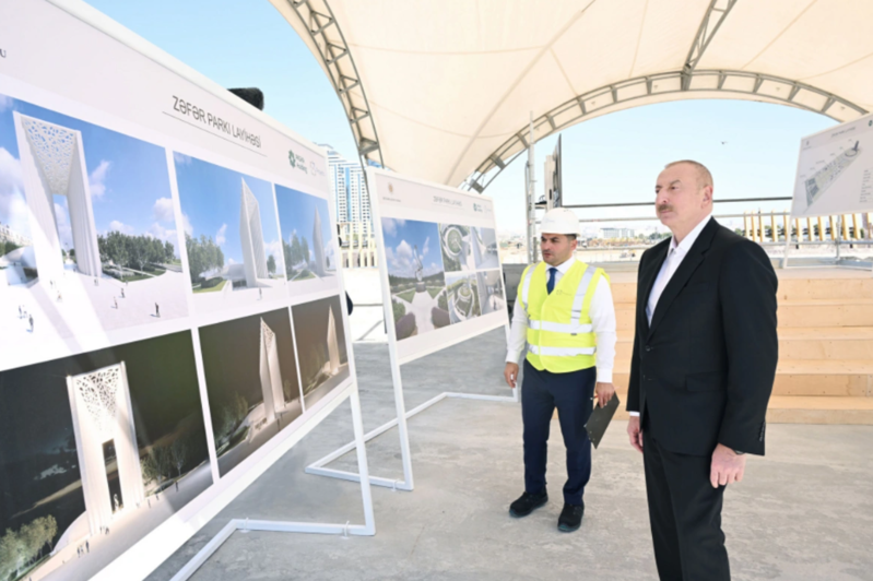 İlham Əliyev Bakıda Zəfər parkında aparılan tikinti işləri ilə tanış oldu