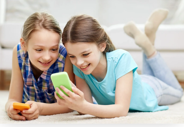 Uşaqlar nə vaxt sosial şəbəkələrdə hesab yarada bilərlər?