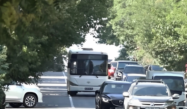 Avtobus sürücülərini zolaqdan çıxmağa məcbur edən SƏBƏB