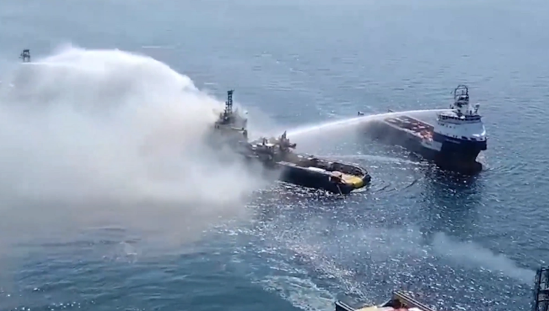 Xəzərdə gəmidə yanğın dördüncü günündə söndürüldü