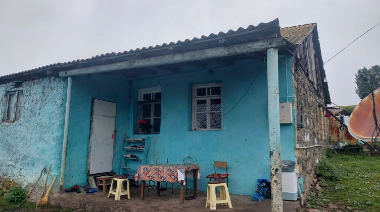 Daşkəsəndə gəlini tərəfindən baltalanan qadın öldü