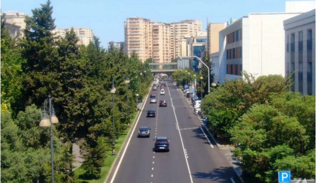 Bakının Atatürk prospektinin bir hissəsi təmir olunub