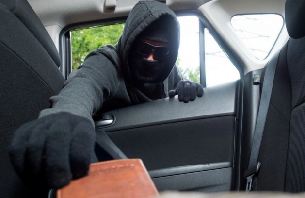 Oğuzda avtomobildən 20 min manat oğurlayan şəxs saxlanılıb