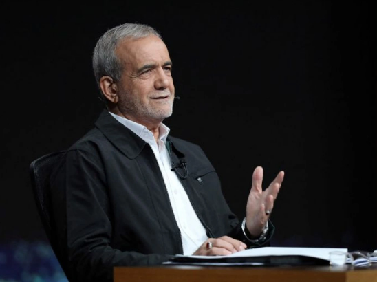 İranın yeni prezidenti od püskürdü: "Mənə işləməyə imkan vermirlər"