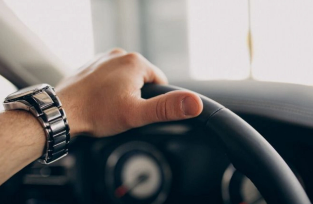 Rusiyada işləyən azərbaycanlıların nəzərinə: Miqrantların taksi sürmə qadağası başlayıb