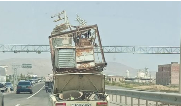 Böyük yüklə magistral yola çıxan minik avtomobili ilə bağlı nazirlik hərəkətə keçdi