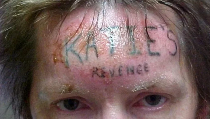 Törətdiyi cinayətə görə həbsxanada alnına döymə etdilər