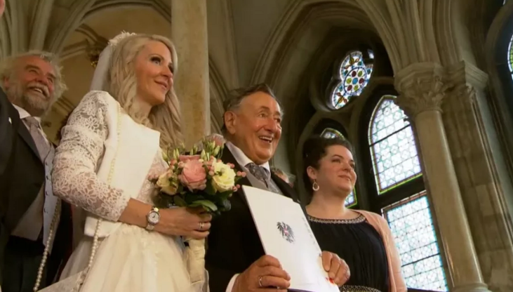 İki ay öncə evlənən 91 yaşlı milyonçu öldü