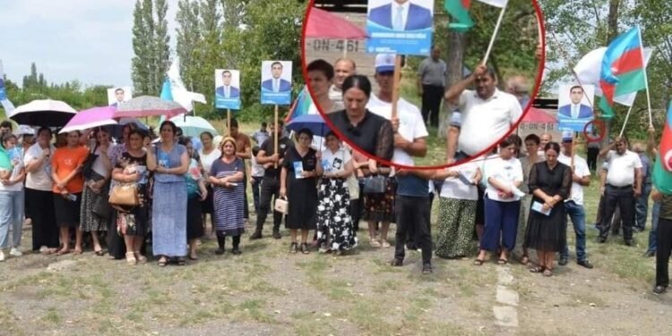 Deputatlığa namizəd seçki qanununu belə pozdu – Foto