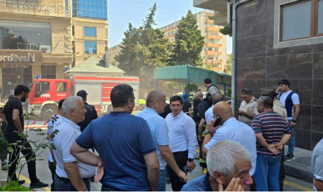 8-ci mikrorayonda yeni tikilən binada yanğın olub