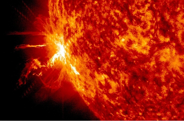 Günəş-Yer xəttində güclü partlayış baş verdi