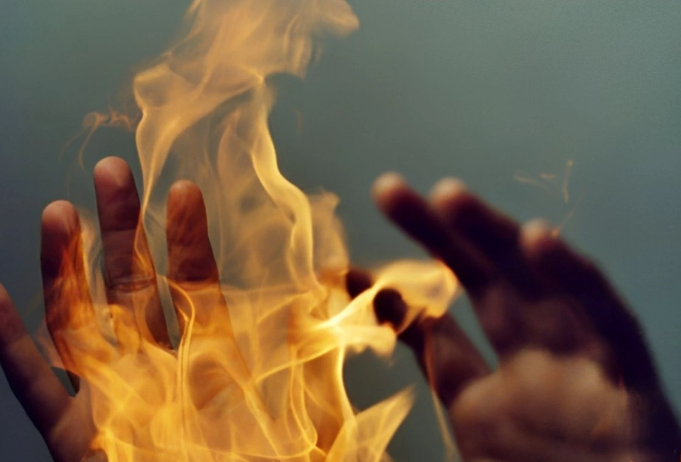 Sabirabadda kimsəsiz şəxs özünü yandırmaq istədi: CƏRİMƏLƏNDİ