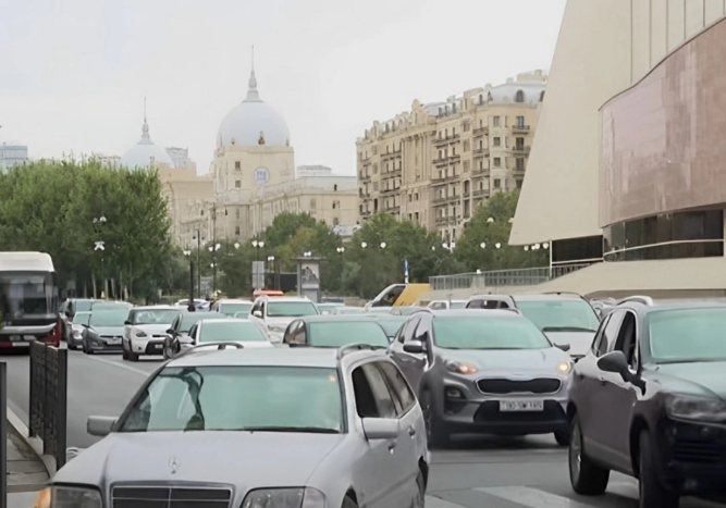 Paytaxtın bəzi yollarındakı avtobus zolağı sürücülərə təhlükə yaradır