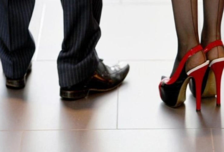 Azərbaycanda "icra başçısının katibəsi" HƏBS EDİLDİ