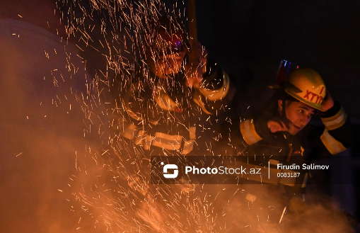 Bakıda yataqxana yanır