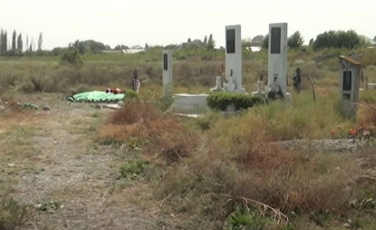 Deyib-gülərək evdən çıxan ailə başçısının qəbiristanlıqda asılmış meyiti tapıldı