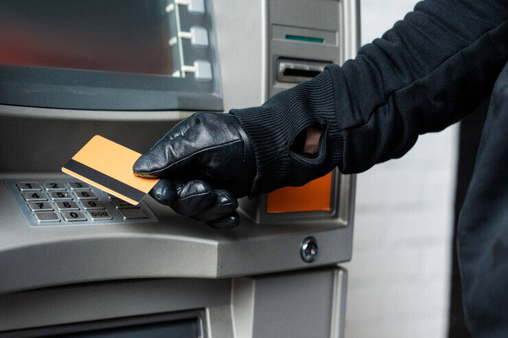 Bakıda bank kartından 1100 manat pul oğurlandı