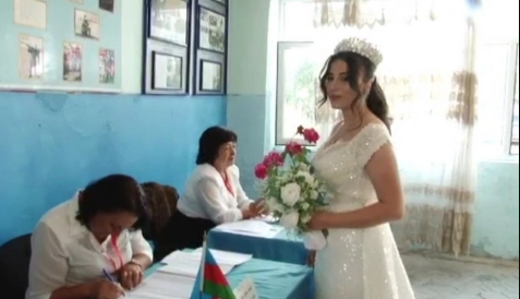 Tovuzda bəy və gəlin səs verdilər