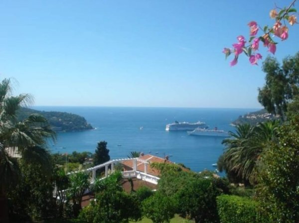 Deputat düşmən ölkəyə sərmayə yatırır? - İddia (Fotolar)