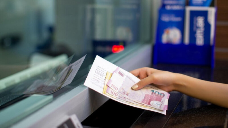 Əhalinin əmanətləri niyə azalıb? - "Bu tendensiya bir neçə ay davam etsə..."