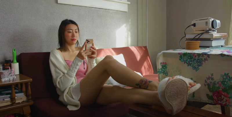 Boyu 195 sm olan qadın uzun ayaqlarına görə gəlinlik TAPA BİLMİR - VİDEO