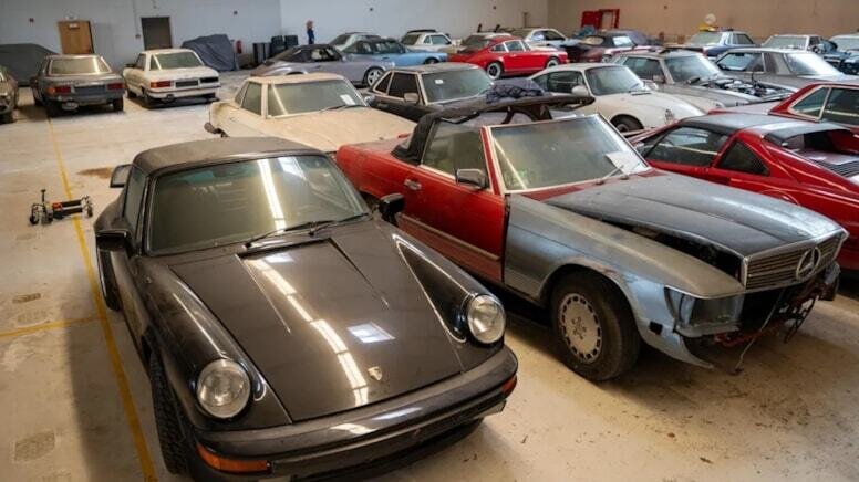 İdman zalının altında 50 lüks klassik avtomobil tapılıb