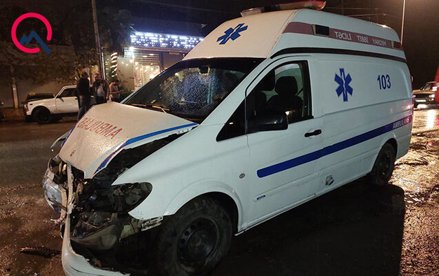 Təcili yardım maşını qəzaya düşdü - Yaralılar var + Foto