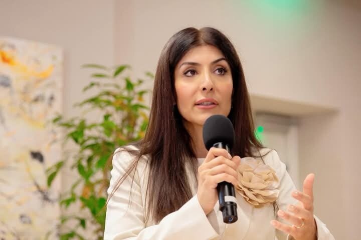 Diplomatiya sahəsində qadınların sayının artırılması təklif olunur