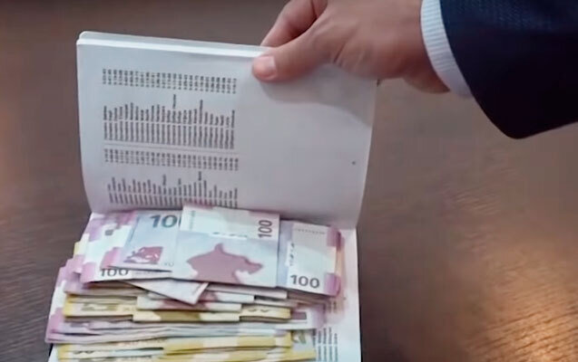 Rüşvət alan xəstəxana rəhbəri və həkimə - Şərti cəza verildi