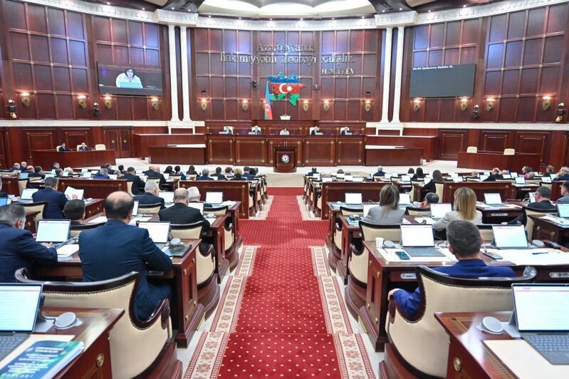 "Yüksəkixtisaslı miqrant"lara və ailə üzvlərinə bir sıra güzəştlərin verilməsi ilk oxunuşda təsdiqlənib