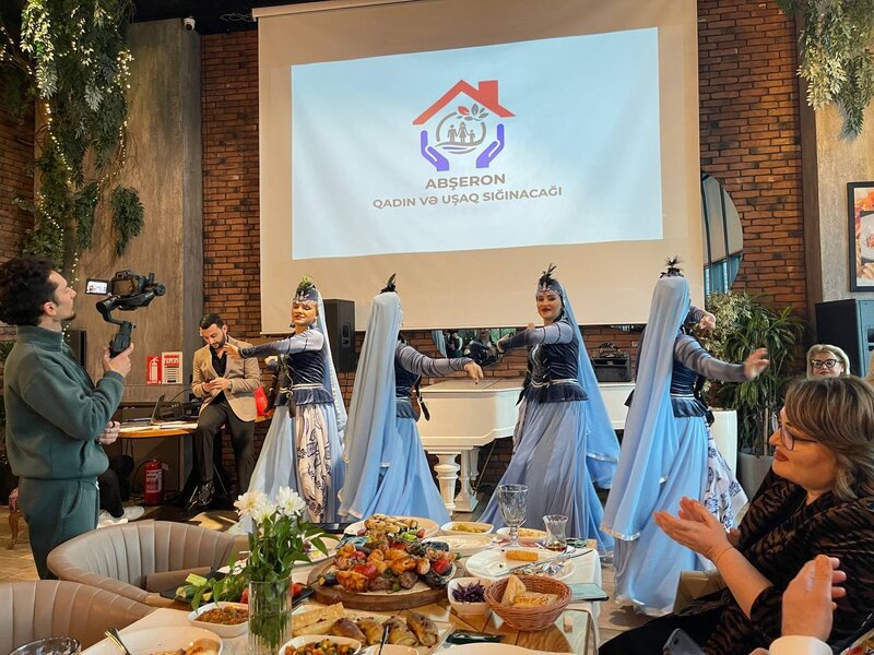 "Sığınacaq Tapan Qəlblər" adlı xeyriyyə məqsədli ziyafət yeməyi təşkil edilib