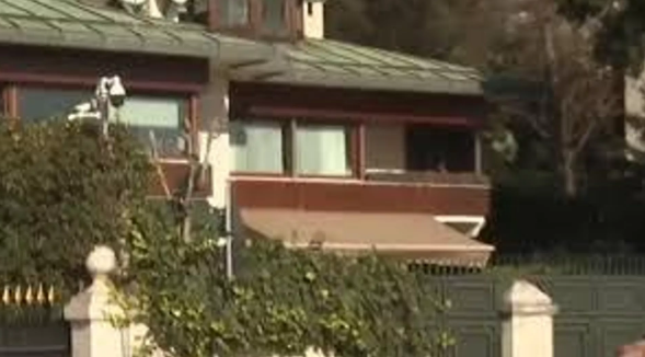 Məşhur iş adamı malikanəsində ölü tapıldı - VİDEO