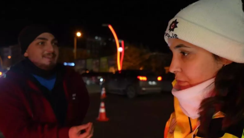 Cərimə olunan sürücü polisə yalvardı - VİDEO