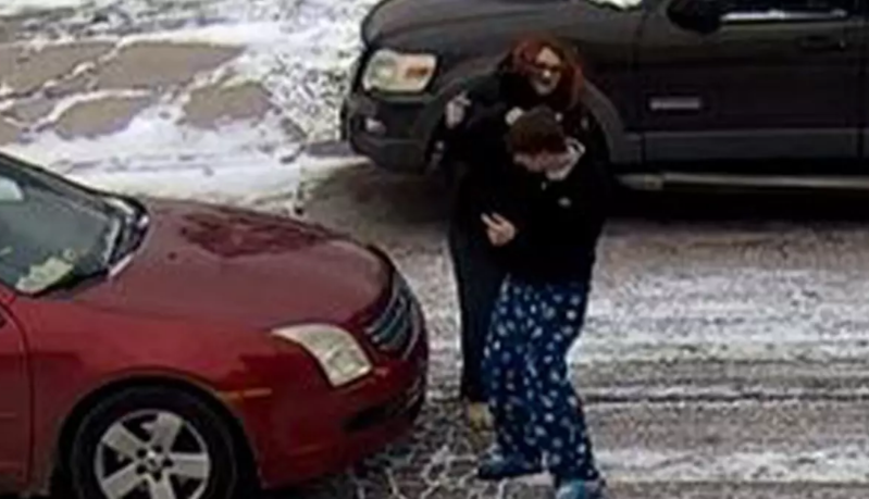 Kişi ilə qadın arasında baş verən yol mübahisəsi davaya çevrilib - VİDEO