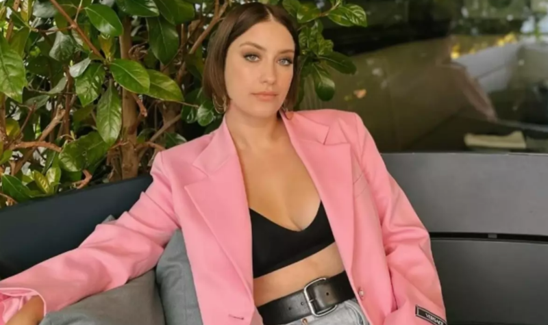 Hazal Kaya "Şakir Paşa Ailesi" serialına qatılır