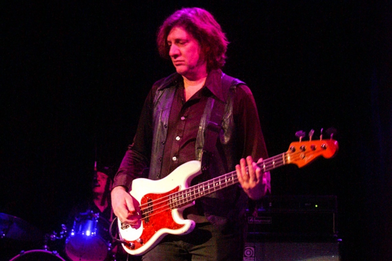 Tanınmış gitaraçı 77 yaşında öldü