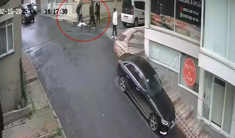 Küçənin ortasında vəhşicəsinə döyülməsi kameralara düşdü - VİDEO