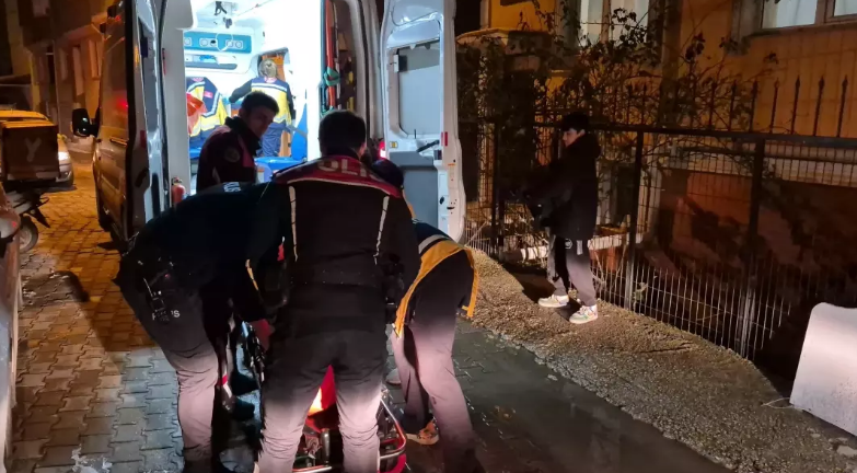 Oğul atasını bıçaqladı