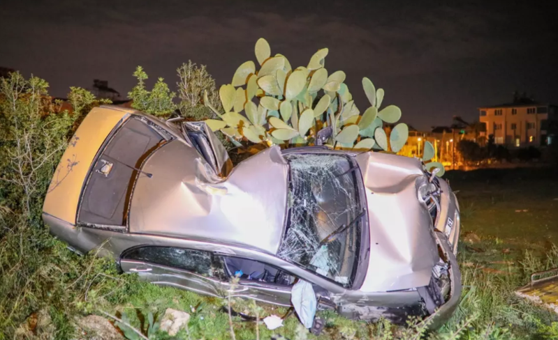 Maşın sürüşərək ağaca dəydi: Polis əməkdaşı dünyasını dəyişdi