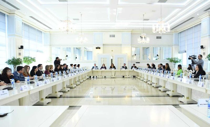 Ailə, qadın və uşaq məsələləri komitəsində ictimai dinləmə keçirilib