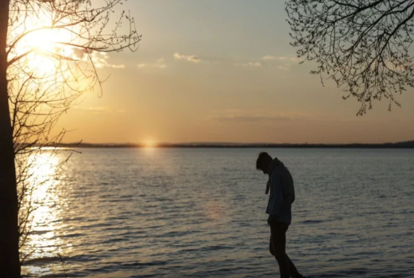 30 yaşdan sonra insanın özünü bədbəxt hiss etməsinin 2 Əsas Səbəbi