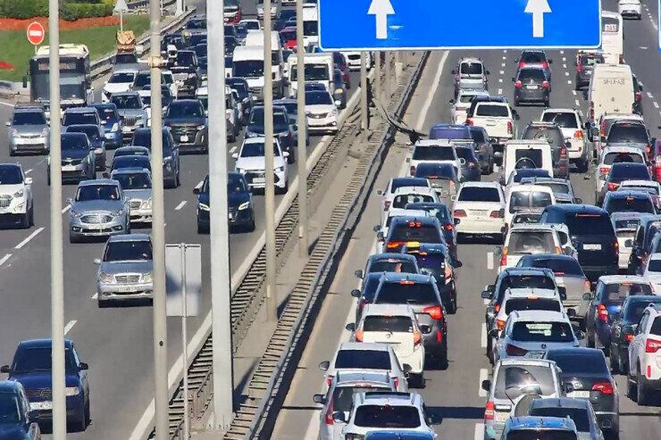 Aeroport yolunda QƏZA: Tıxac yarandı