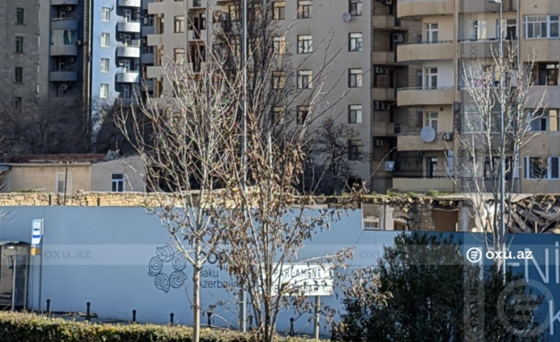 Bakıda çoxmərtəbəli binanın damında qanunsuz tikinti işləri DAYANDIRILDI